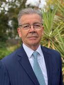 Head shot of Dr Geoffrey Annison